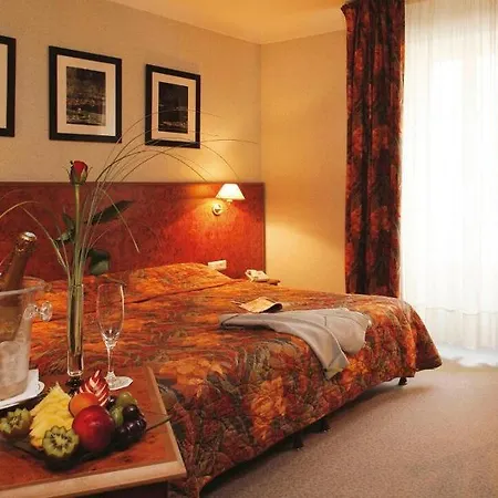 Logis Le Midland Hotel