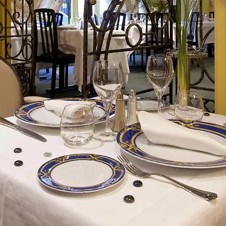 Logis Le Midland Hotel 3*