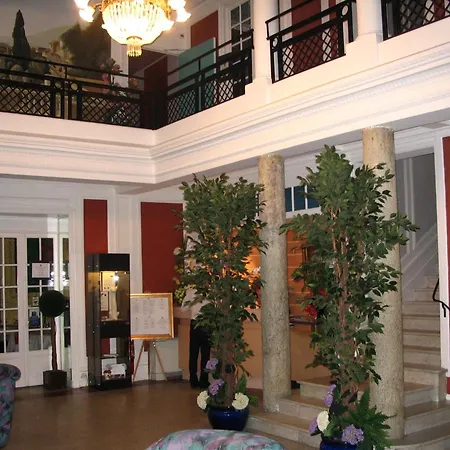 ホテル Logis Le Midland 3*