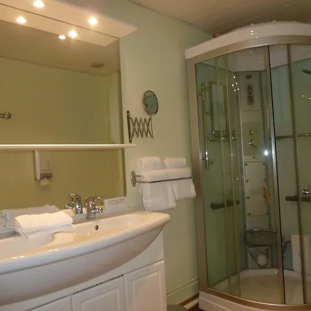 Logis Le Midland Hotel