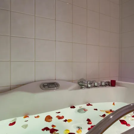 Logis Le Midland Hotel