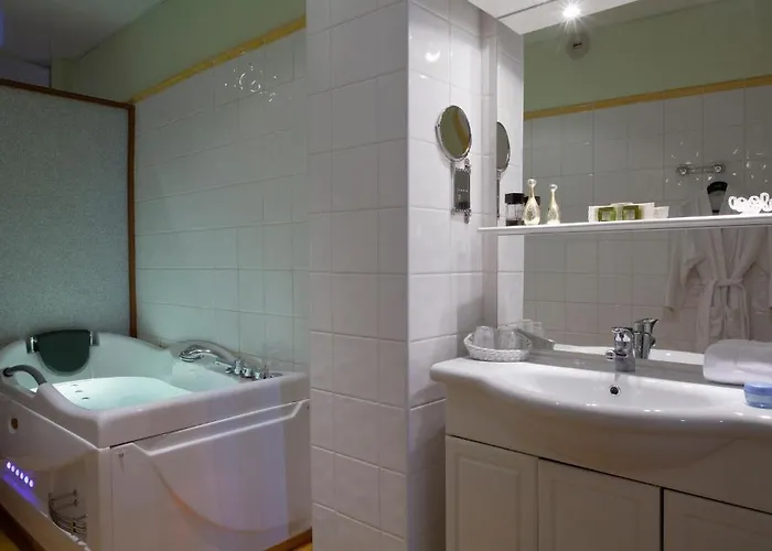 Logis Le Midland Hotel 3*