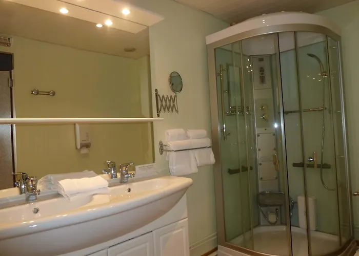 Logis Le Midland Hotel